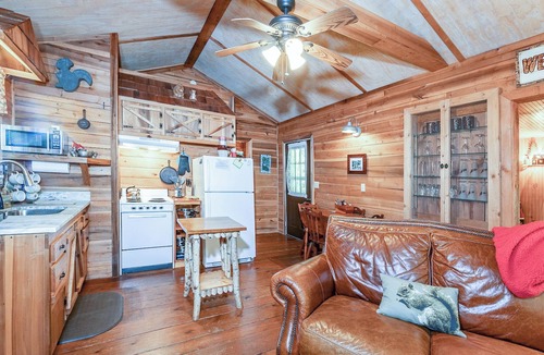 Lake Toxaway Cabin | Squirrel's Nest - Cozy Cabin w/Pickleball and Tennis On Site