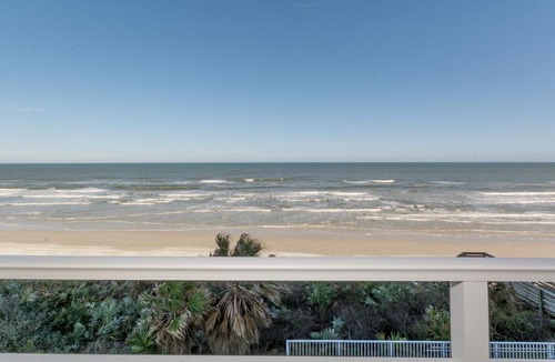 New Smyrna Beach Apartment | SR201 Surf Racquet Beautiful 3 bedroom 3 bath corner unit.