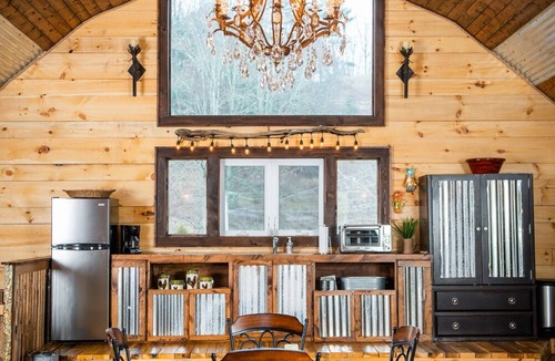 Sugar Grove Cabin | Starry Nights Farm Stay Fishing and Petting Zoo?