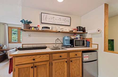 Valley Creek Run Apartment | Starswept Studio- Close to Skiing, Brewery, & Breakfast, Close to GSMNP and BRP.