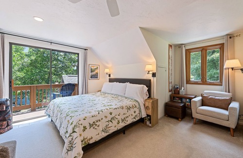 Valley Creek Run Apartment | Starswept Studio- Close to Skiing, Brewery, & Breakfast, Close to GSMNP and BRP.