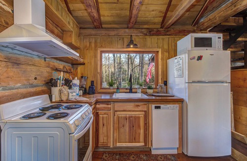 Cosby Cabin | Step back in time 3 bed 3 bath