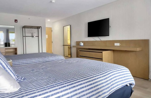 Rockland Hotel | Steps from Downtown + Free Breakfast & Parking
