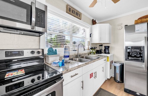 Laguna Beach Condo | ☀️Steps to Beach | Shared Outdoor Deck for Dining | Linda's Cozy Cottage C🌊
