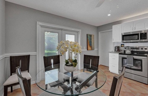 Hollywood Apartment | Steps to Hardrock! Managed by BNR Vacation Rentals