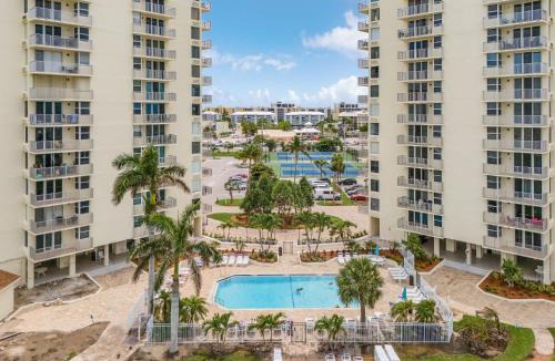 South Island Apartment | Steps to the Beach, Heated Pool, Tennis, Shuffleboard - Condo Seaside Sanctuary - Roelens
