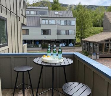 Carrabassett Valley House | Steps to the Lifts Sugarloaf Village