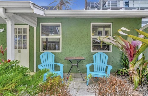 Independence Square Apartment | Stones Throw Beachside Bungalow #2 AT THE BEACH