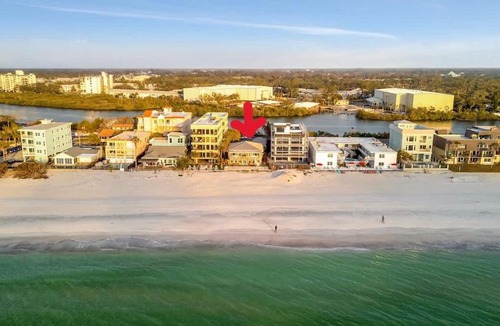 Independence Square Apartment | Stones Throw Beachside Bungalow #2 AT THE BEACH