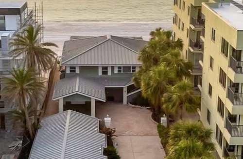 Independence Square Apartment | Stones Throw Beachside Bungalow 1 ON THE Beach