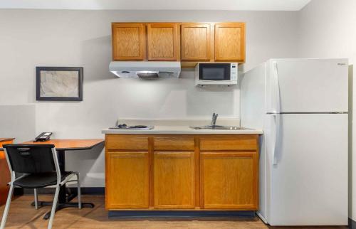 Fort Myers Hotel | Studio 6 Extended Stay Fort Myers FL