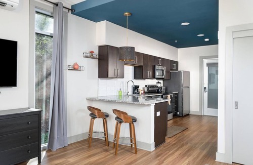 Asheville Apartment | Studio King Suite w/Kitchen | 104
