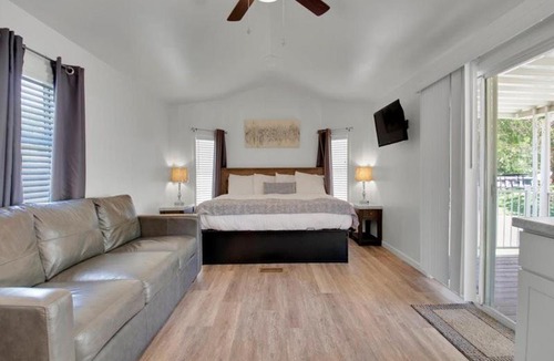 Pigeon Forge Ski Chalet | Studio Model Home with Parking