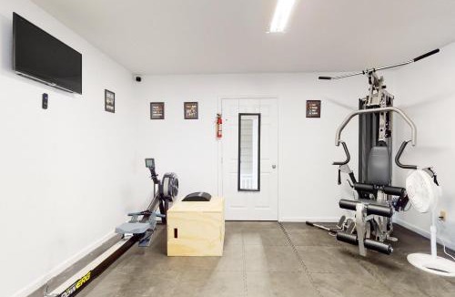 Baneberry House | Studio W Quiet View Patio Gym Games Dog Friendly
