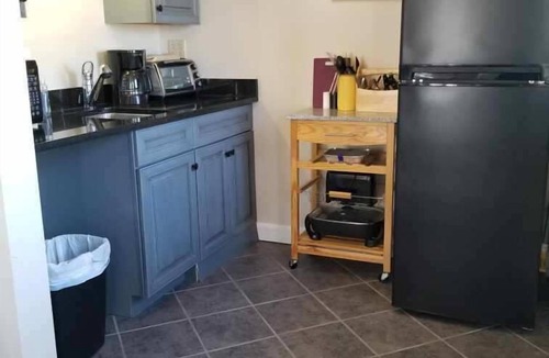 Edgecomb Cottage | Studio with kitchen & balcony Sheepscot Harbour Studio #215
