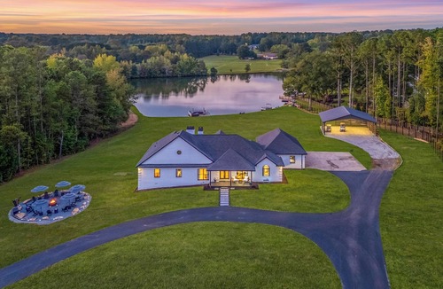 Fayetteville House | Stunning 4-bedroom lake house in beautiful Fayetteville on 6 acres