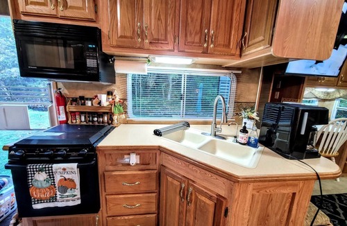 Del Rio House | Stunning Caravan with Fire Pit in Del Rio, Tennessee