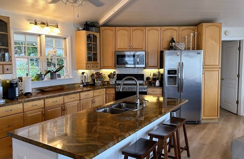 Monticello House | Stunning Lake House on Jackson Lake, huge deck, fantastic views, great sunsets