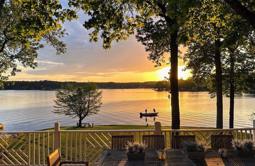 Monticello House | Stunning Lake House on Jackson Lake, huge deck, fantastic views, great sunsets