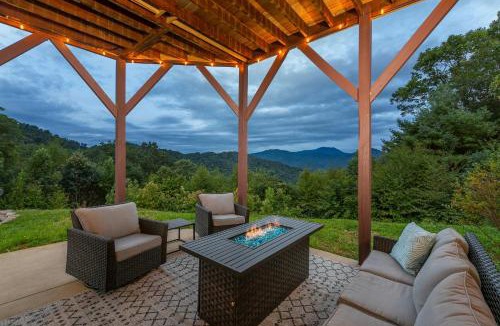 Hemphill Heights House | Stunning Mtn Views Hot Tub Fire Pit Sleeps 8