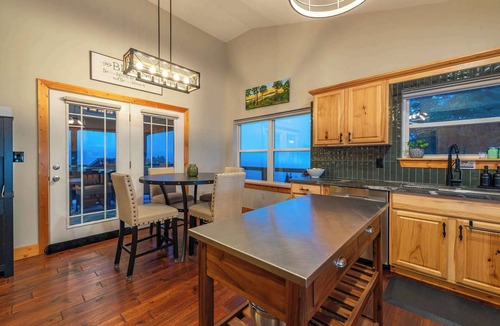 Hemphill Heights House | Stunning Mtn Views Hot Tub Firepit Sleeps 10