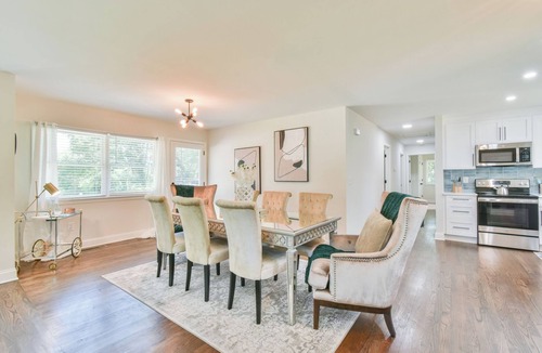 Addison Heights House | Stunning Renovated Home Near Battery Park and City