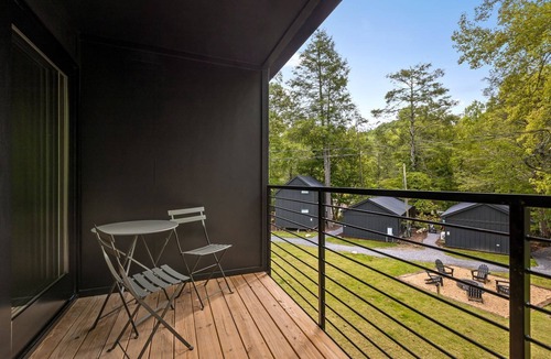Rocky Grove House | Stunning Suite Rental with Private Bathroom for Relaxing Vacations in Cosby, Tennessee
