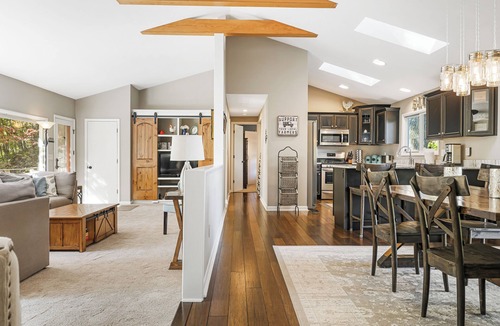 Leicester House | Stunning Views + Arcade Games | Serene Retreat | Cabin in the Sky by AvantStay
