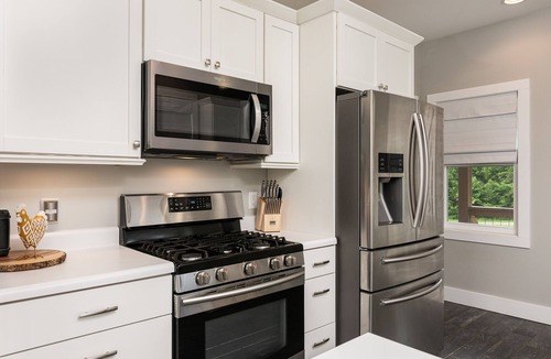 Marshall House | Stunning Views on 10 Acres + Biltmore Pass | Peaceful Artist's Retreat