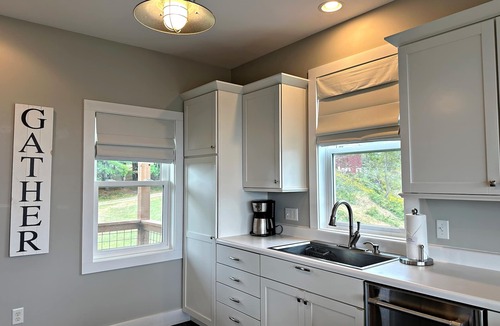 Marshall House | Stunning Views on 10 Acres + Biltmore Pass | Peaceful Artist's Retreat