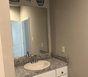 Valdosta Apartment | Stylish 1BR 2 Beds Near VSUSGMC Wild Adveture