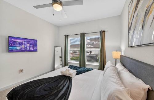 Arlington Apartment | Stylish 1BR Apt| King Bed| Pool | Close to Beach
