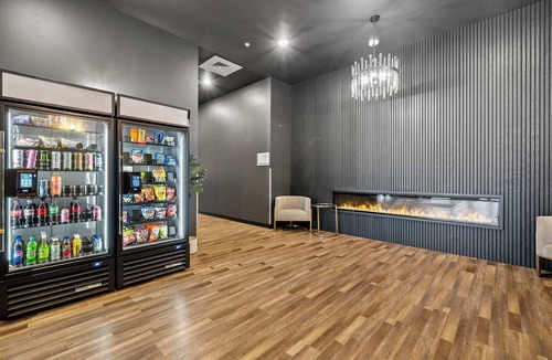 SoNo Apartment | Stylish 2B2B Apartment in Downtown ATL