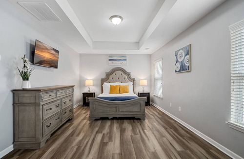 Prosperity Church Road House | Stylish 4B/3B -King Bed- Jacuzzi