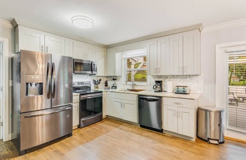 Decatur House | Stylish Atlanta Home 6BR Sleeps 12