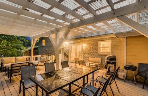 Decatur House | Stylish Atlanta Home 6BR Sleeps 12