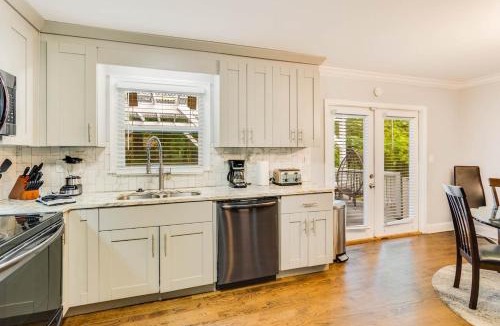 Decatur House | Stylish Atlanta Home 6BR Sleeps 12