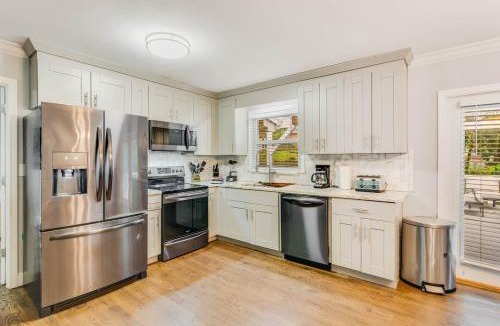 Decatur House | Stylish Atlanta Home 6BR Sleeps 12