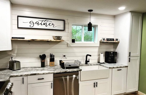 Waynesville Cabin | Stylish Cataloochee Mtn Cabin with a hot tub.