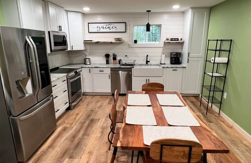 Waynesville Cabin | Stylish Cataloochee Mtn Cabin with a hot tub.