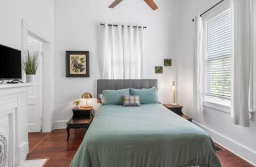 Mobile House | Stylish Historic Home 5 Min Walk to Downtown