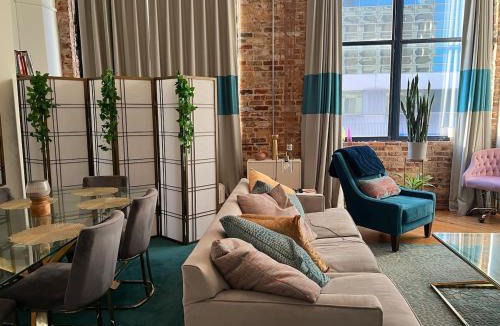 South Downtown Apartment | Stylish Loft, Walk to WORLD CUP!