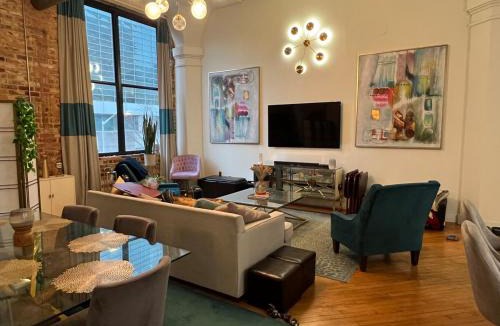 South Downtown Apartment | Stylish Loft, Walk to WORLD CUP!