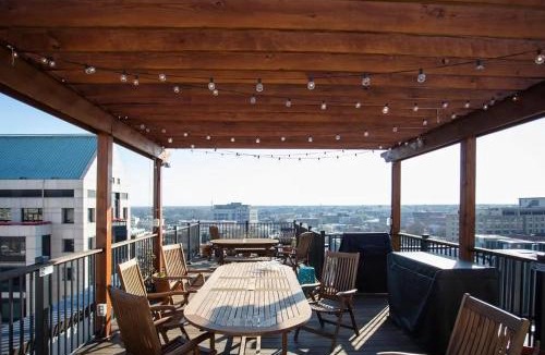 South Downtown Apartment | Stylish Loft, Walk to WORLD CUP!