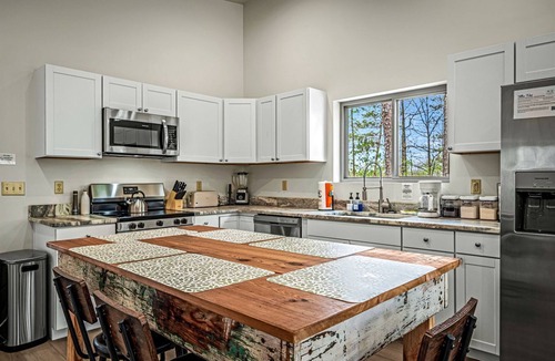 Mentone Cottage | Stylish Modern Getaway with Fire Pit near DeSoto Falls in Mentone, AL