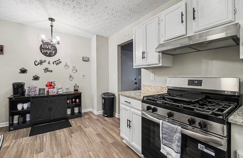 Church Street House | Stylish Riverdale Escape Minutes from Airport & Downtown Atlanta Sleeps 6