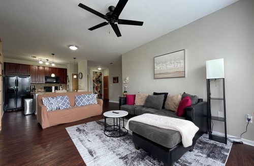 West End Condo | Stylish Sky Lofts Condo in Historic West End