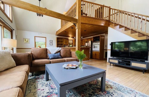 Hot Springs Cabin | Summer Beauty, Spacious Mountain House! Indoor Games! 15 min to Max Patch!