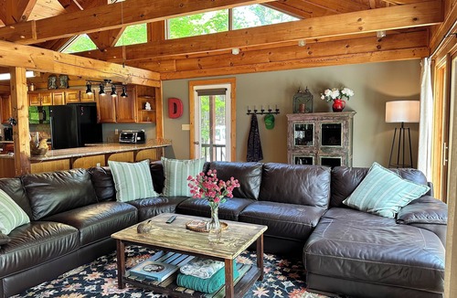 Lake Toxaway Cabin | Summer is Here! It’s Hiking Season! Long Range Views with Hot Tub!