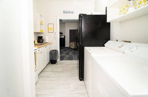 Columbus House | Sun cottage near downtown